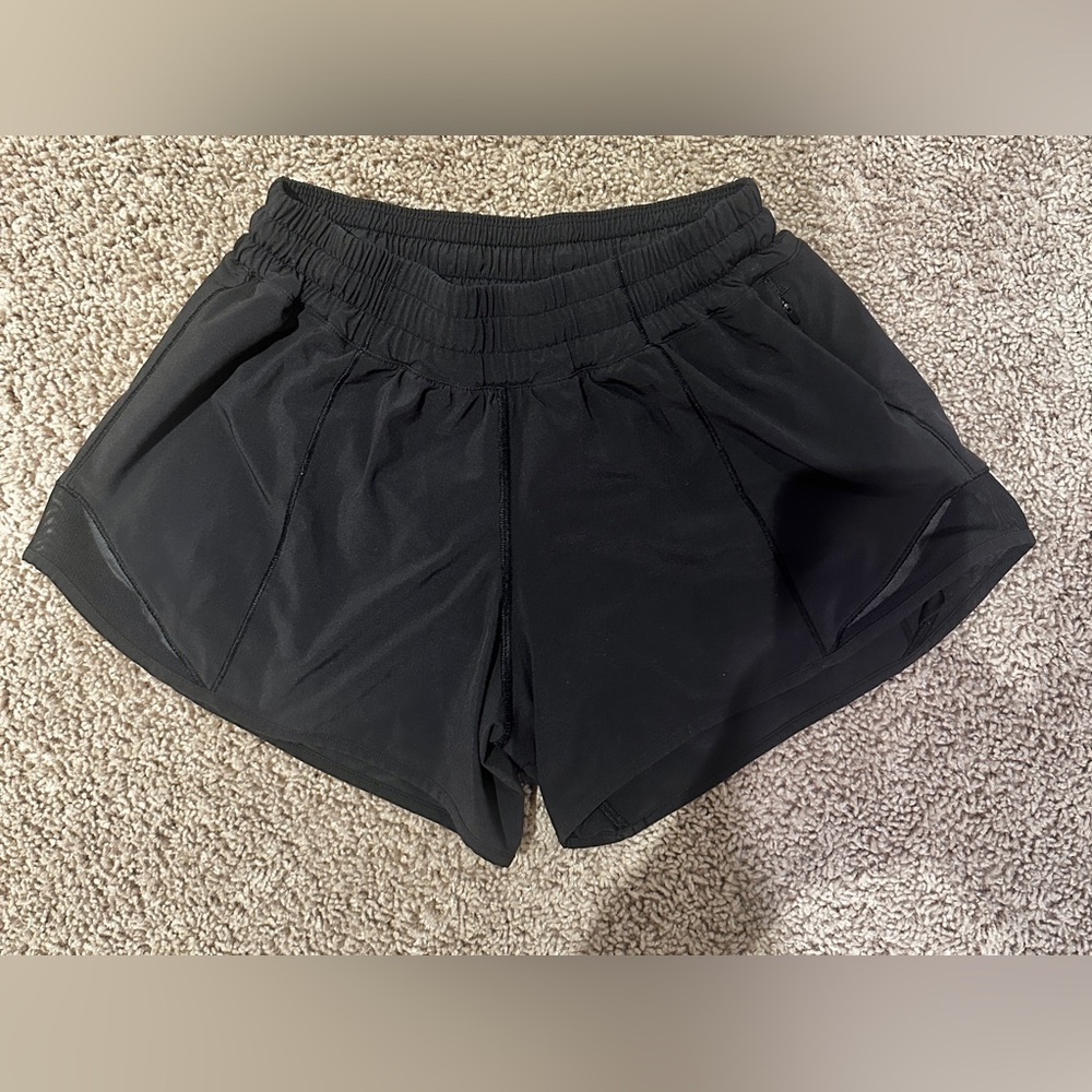 Lululemon Hotty Hot, size 4, 4in